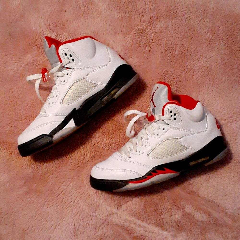 MIDNIGHT SALE.. FIRM.. Jordans sneakers